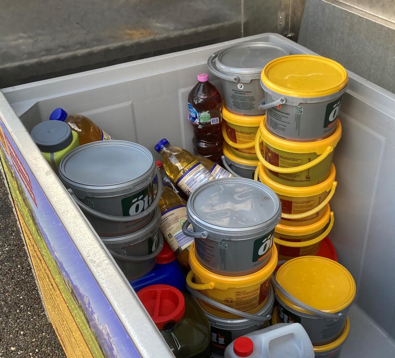Bild vergr&ouml;&szlig;ern: Speisefettsammlung an Wertstoffhöfen, Sammelbox