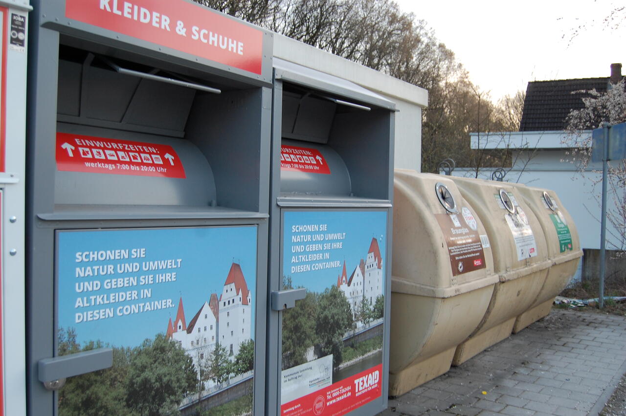 Bild vergr&ouml;&szlig;ern: Das Foto zeigt eine Wertstoffinsel.