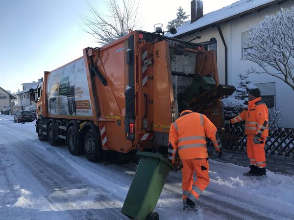 Bild vergr&ouml;&szlig;ern: Müllwerker Winter_TKs (9)
