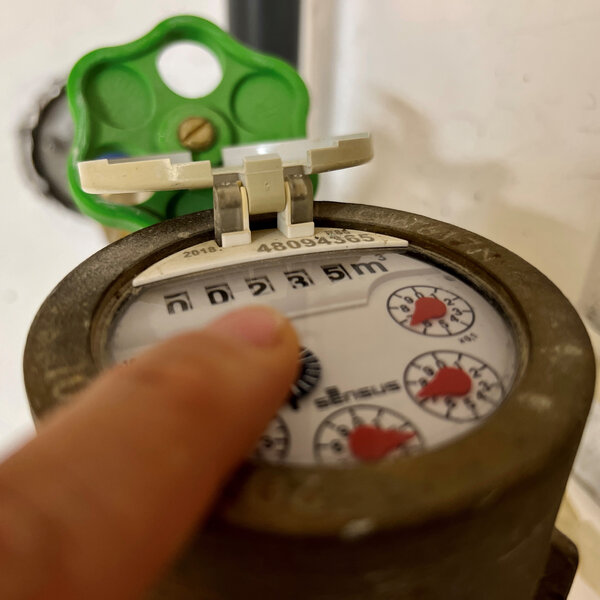 Bild vergr&ouml;&szlig;ern: Analoger Wasserzähler