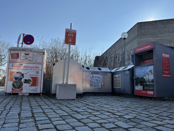 Bild vergr&ouml;&szlig;ern: Wertstoffinsel Theaterplatz
